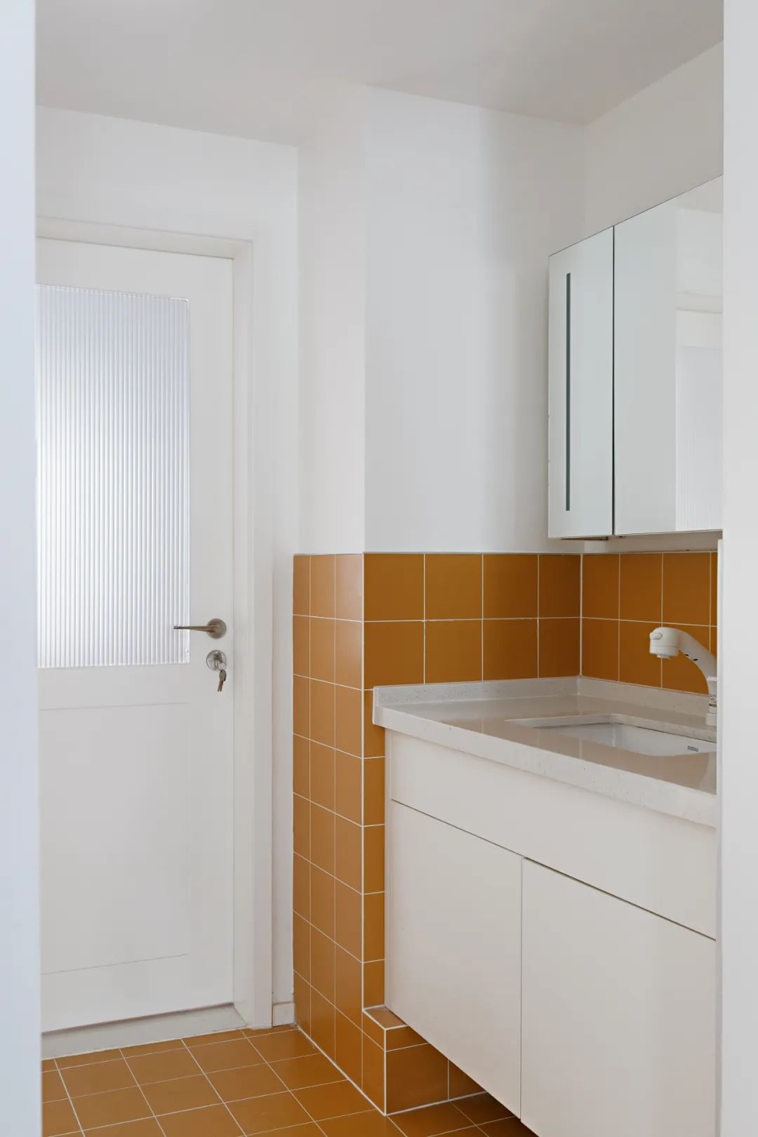 把家搬進(jìn)美術(shù)館，90后小夫妻親自操刀，全是美景