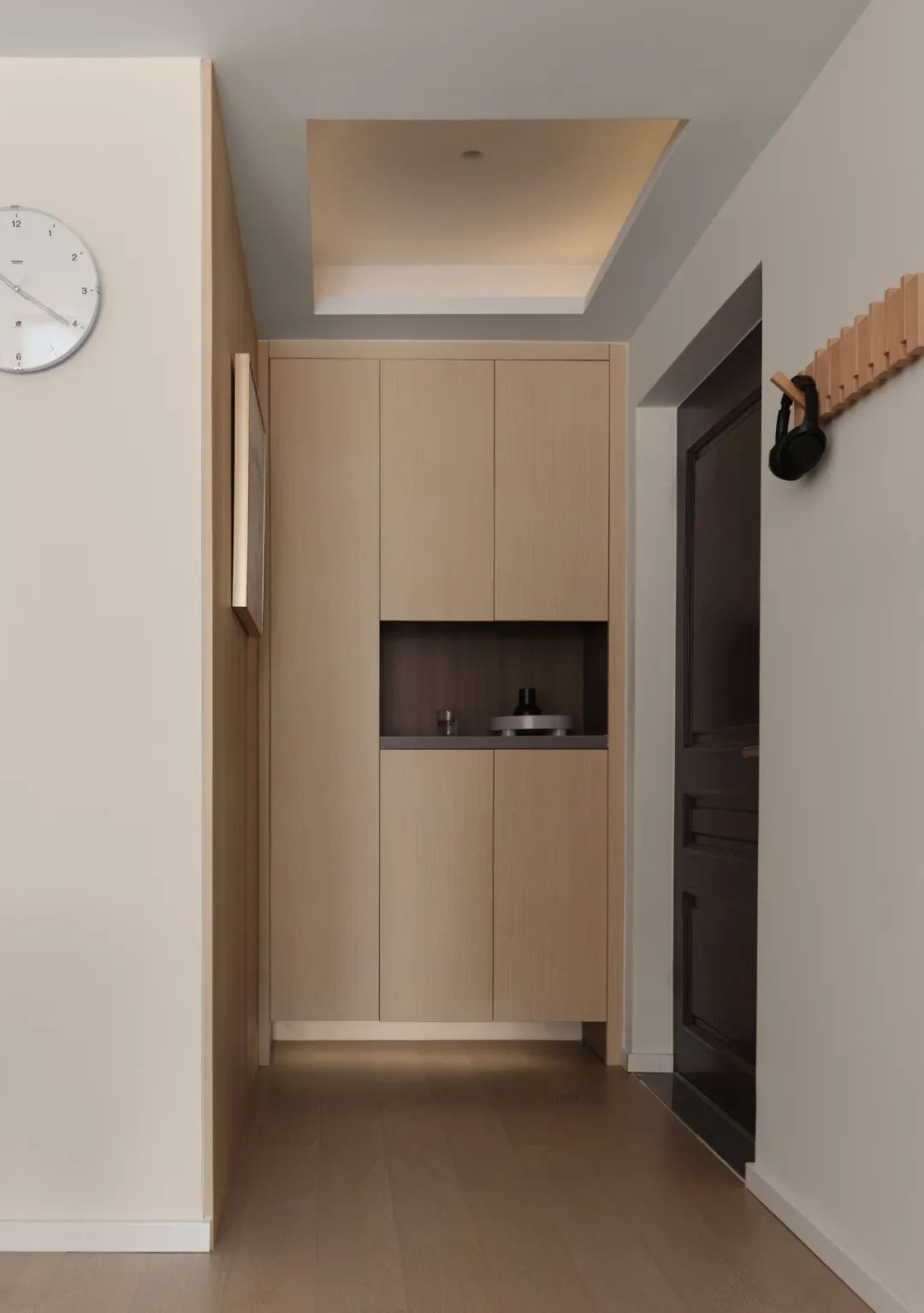 這套房子目前主要是我和老公兩個人住，三居對于未來的我們來說是剛需，希望舒適和簡約的同時不失溫馨與實用