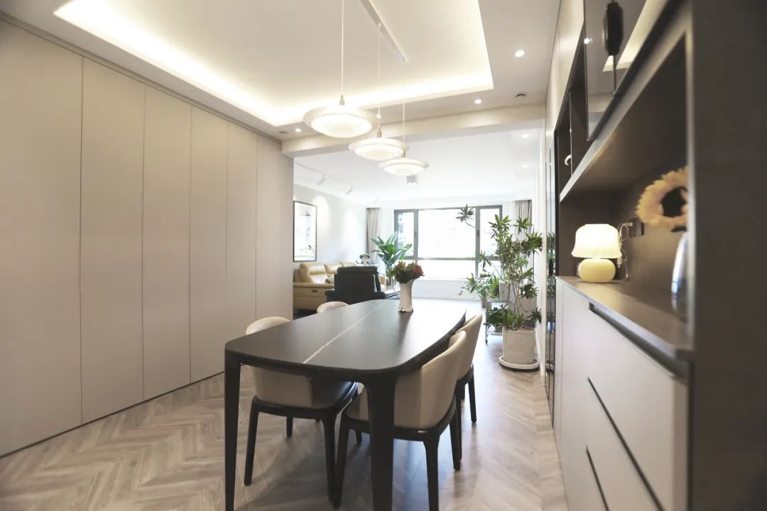 爆改130平大三居，養娃還能空無一物？無中生有衣帽間救了我！ 