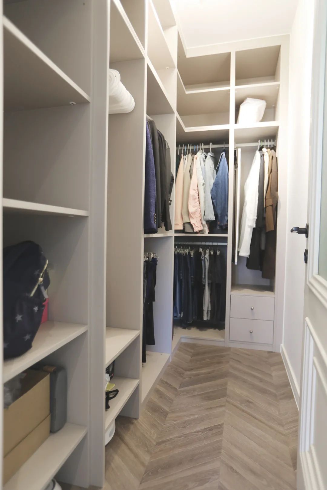 爆改130平大三居，養娃還能空無一物？無中生有衣帽間救了我！ 