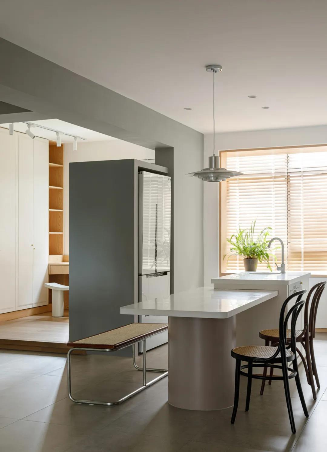 新宅巧設計，小3房「暗色變奏曲」完美詮釋less is more 