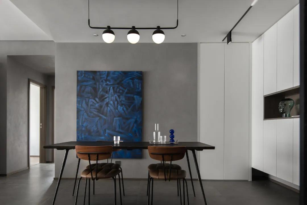 咖啡店老板巧改毛坯房“高級灰雕塑風(fēng)”邊藝術(shù)邊生活