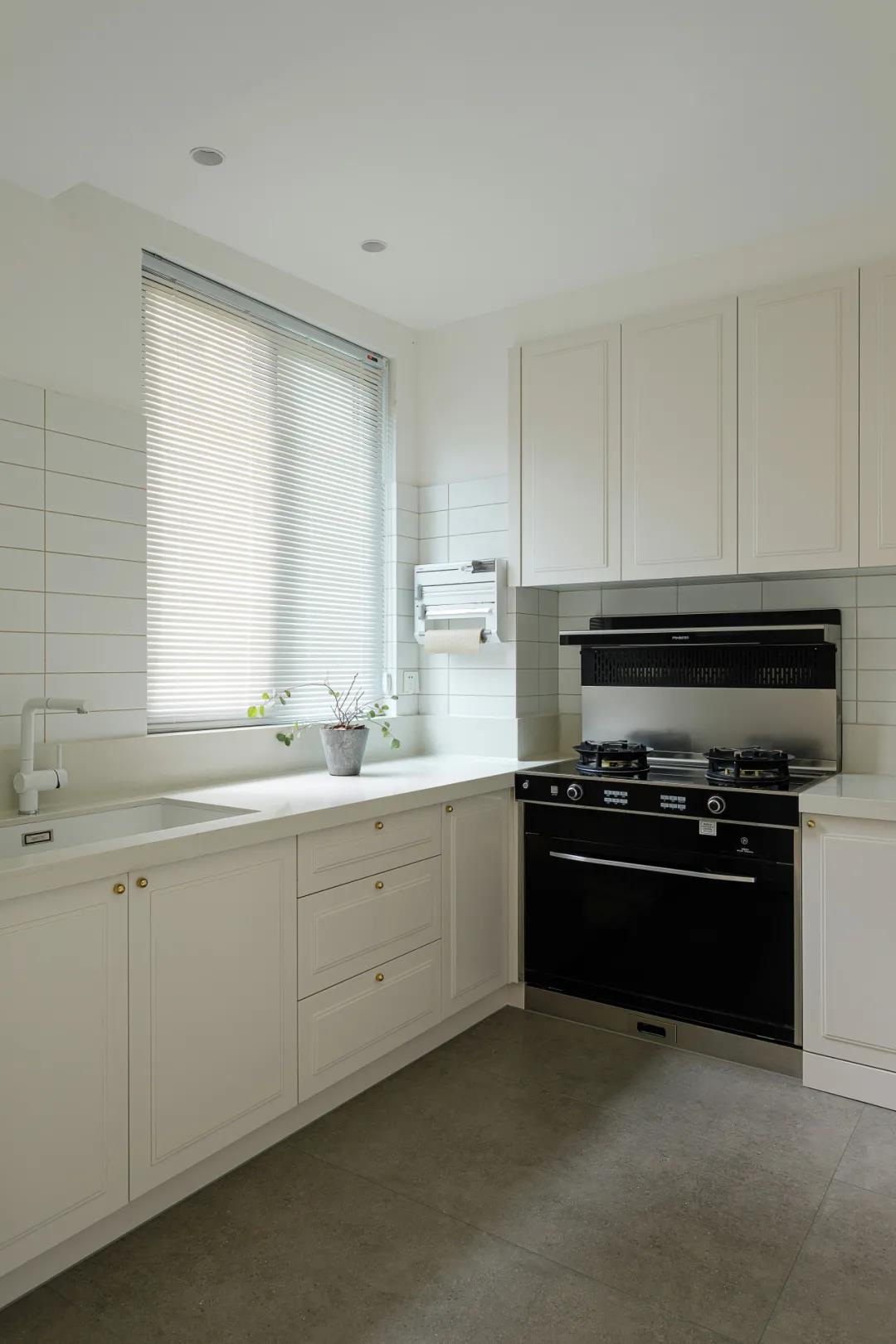 新宅巧設計，小3房「暗色變奏曲」完美詮釋less is more 