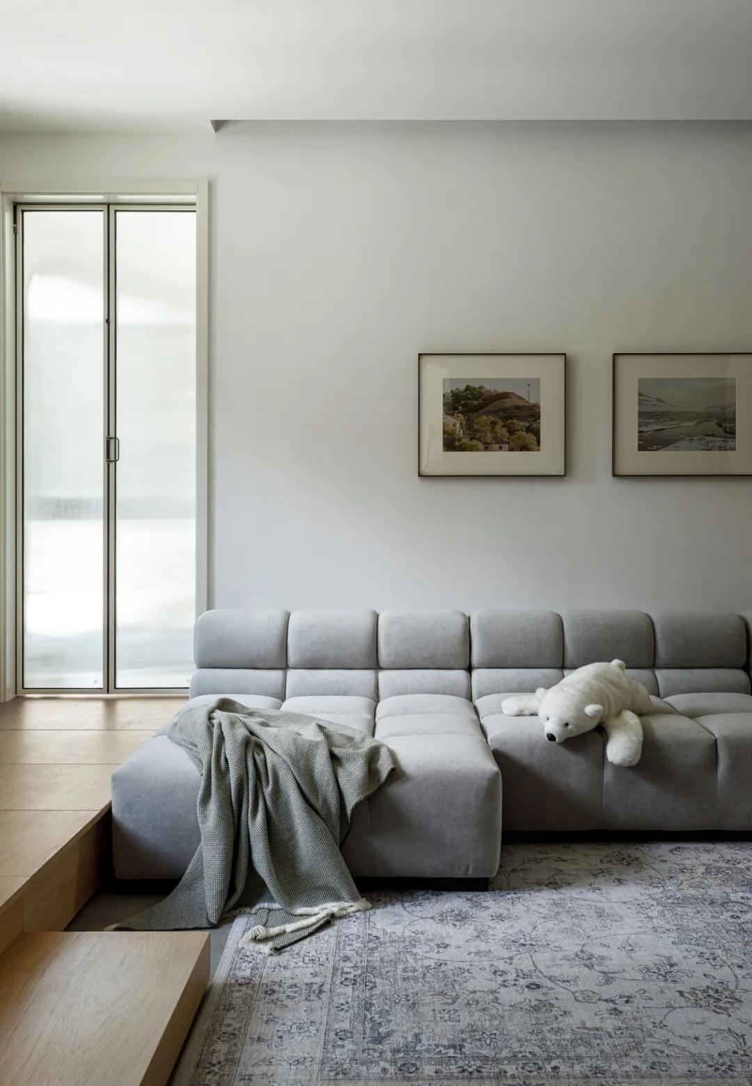 新宅巧設計，小3房「暗色變奏曲」完美詮釋less is more 