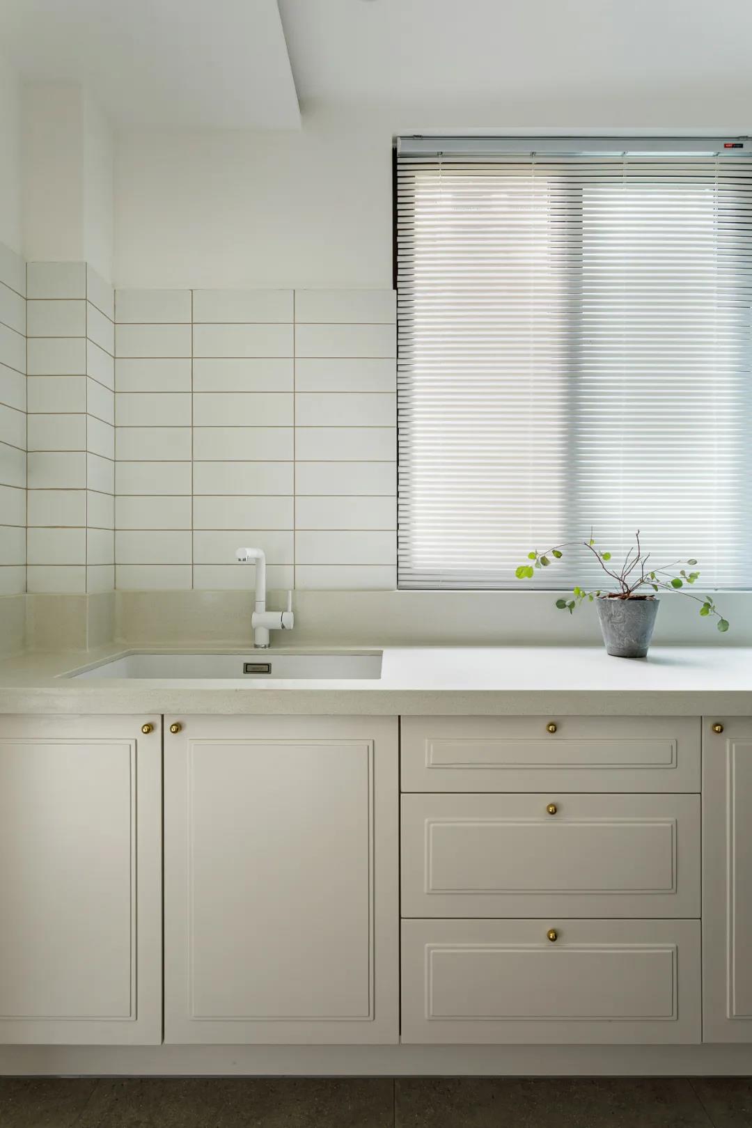 新宅巧設計，小3房「暗色變奏曲」完美詮釋less is more 