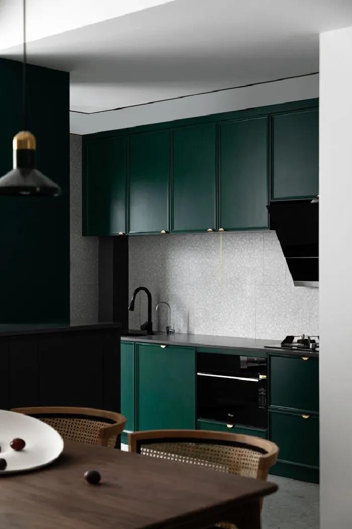 醫(yī)護(hù)夫婦打造雜志風(fēng)質(zhì)感家，98㎡藏著一個(gè)「復(fù)古秀場(chǎng)」	