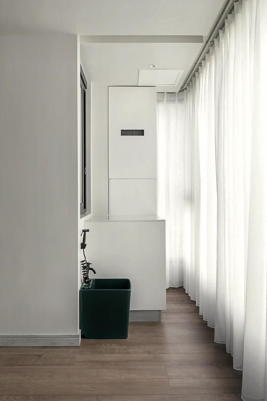 客廳打造攀巖墻、主臥隔出衣帽間，這家舊房超會改	