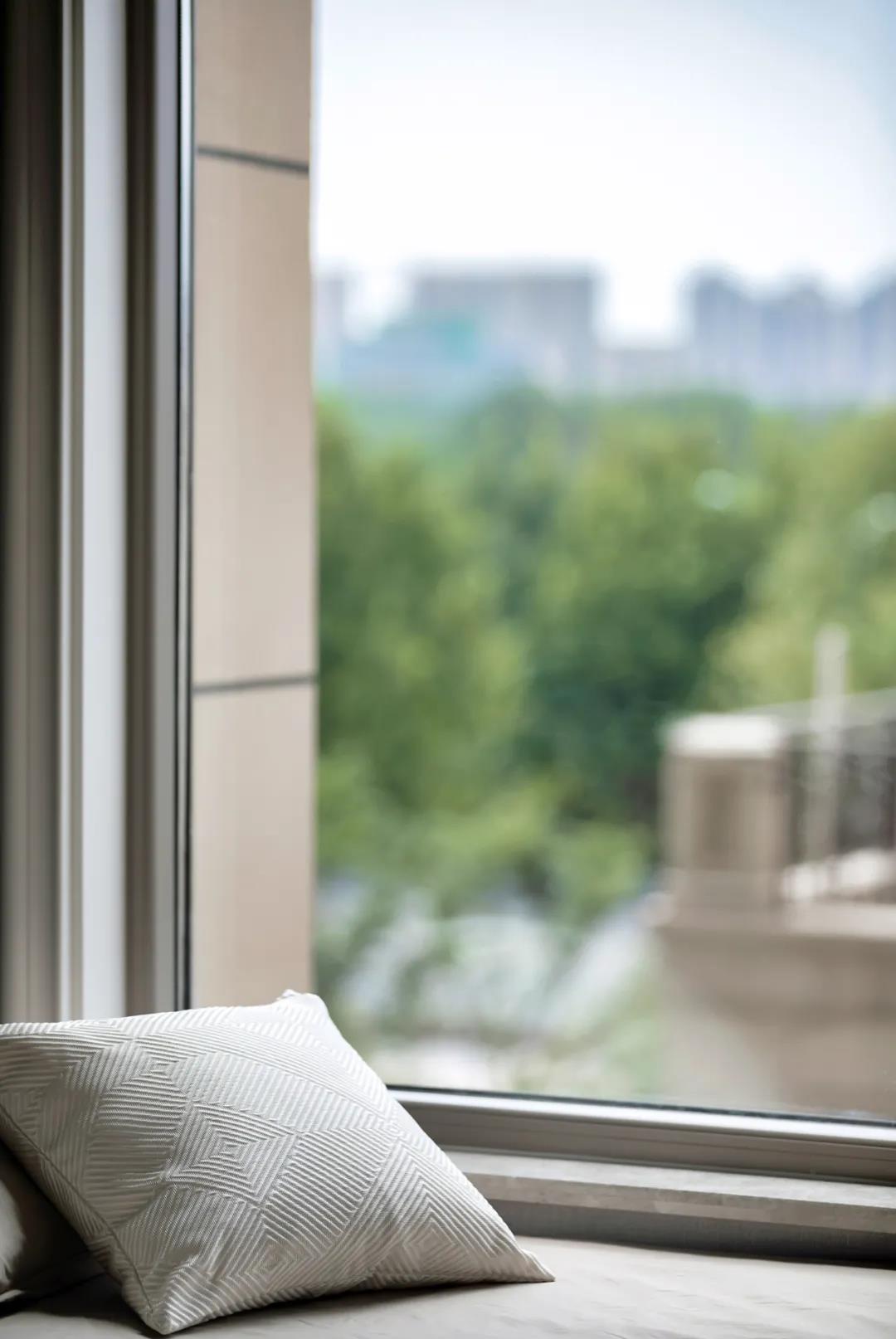 老氣精裝房變身「奢華大宅」，讓人羨慕的顏值天花板！