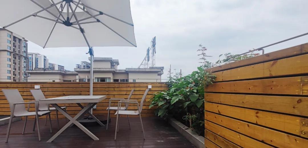 獨立套間、休閑書吧、頂樓陽臺，這個復式房超全能！