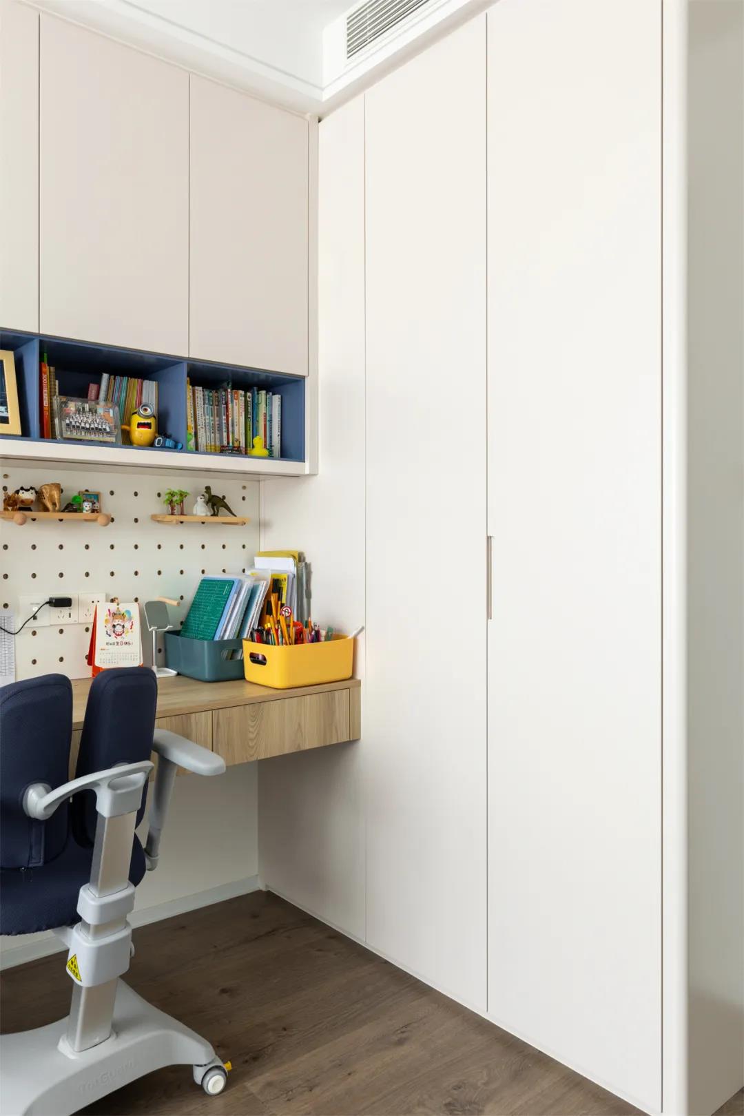 高級感大平層：飄窗別打通了！他家神奇改造多一室