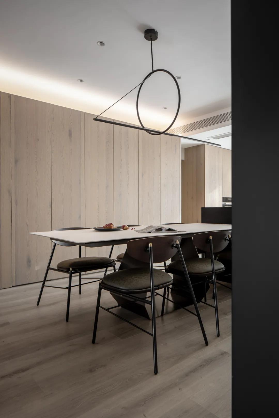 超強(qiáng)隱形收納+絕美落地窗景，這個(gè)搭配范本必看！	