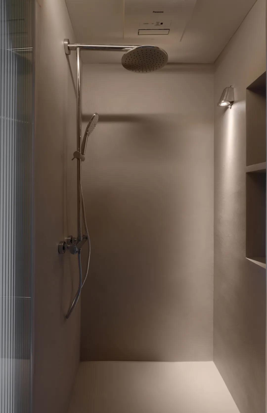 她家小復(fù)式把壁龕玩明白了，樓梯也能收納力滿分！	