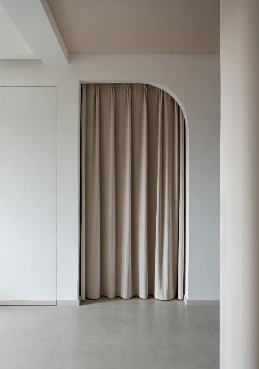 她家小復(fù)式把壁龕玩明白了，樓梯也能收納力滿分！	