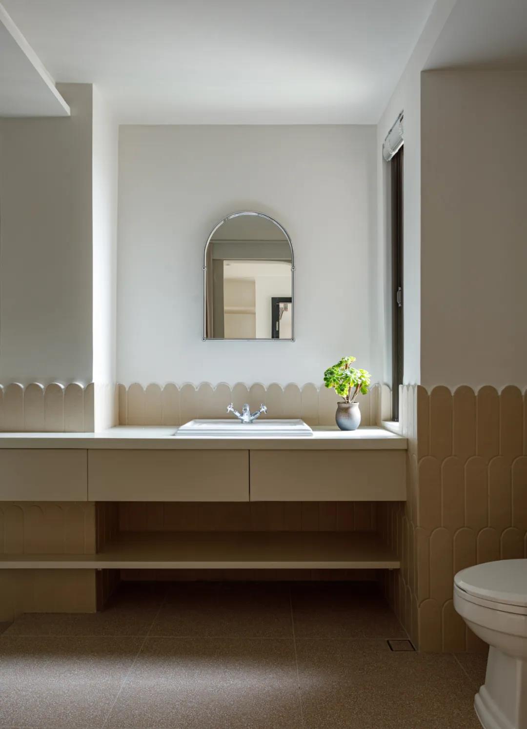 她家小復(fù)式把壁龕玩明白了，樓梯也能收納力滿分！	