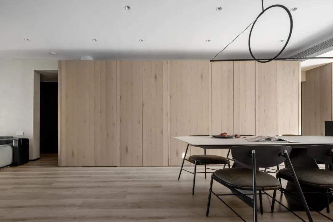 超強(qiáng)隱形收納+絕美落地窗景，這個(gè)搭配范本必看！	