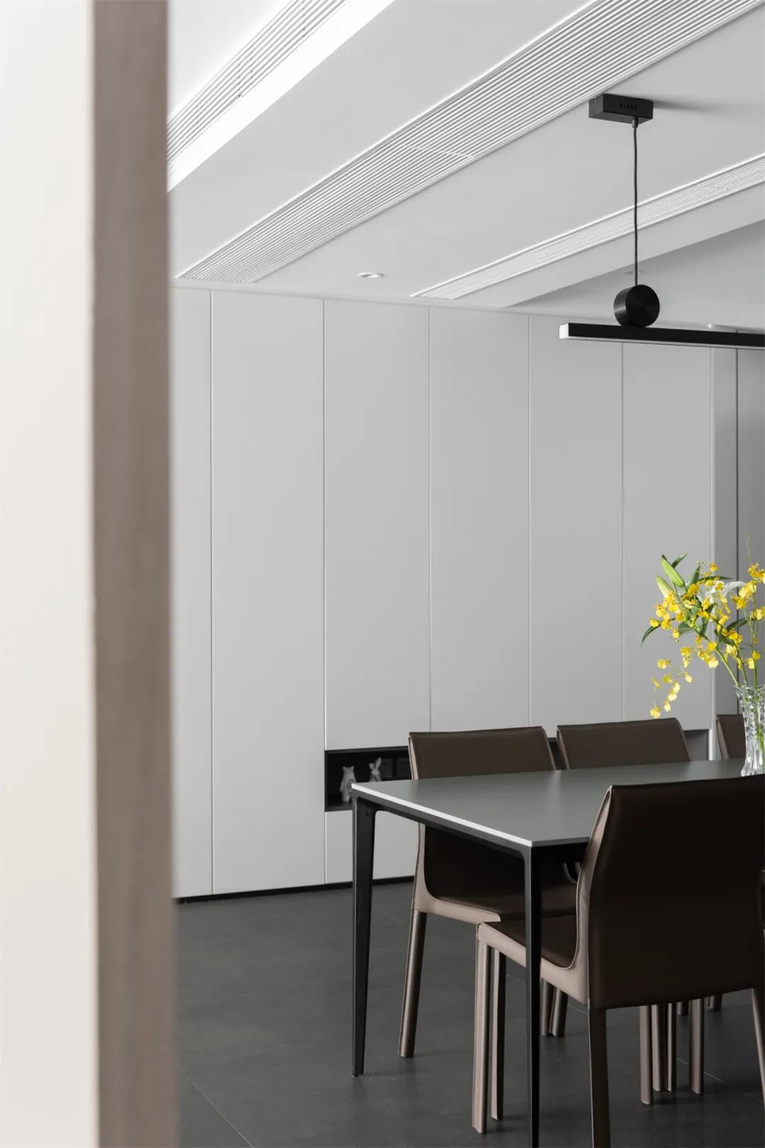 高級感大平層：飄窗別打通了！他家神奇改造多一室