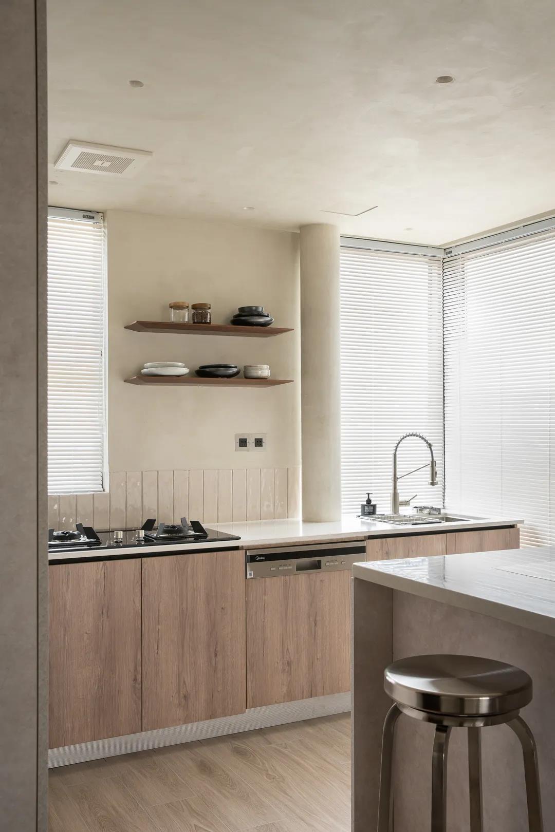 95㎡奶油宅搞出30㎡收納空間，再也不用哭著斷舍離	