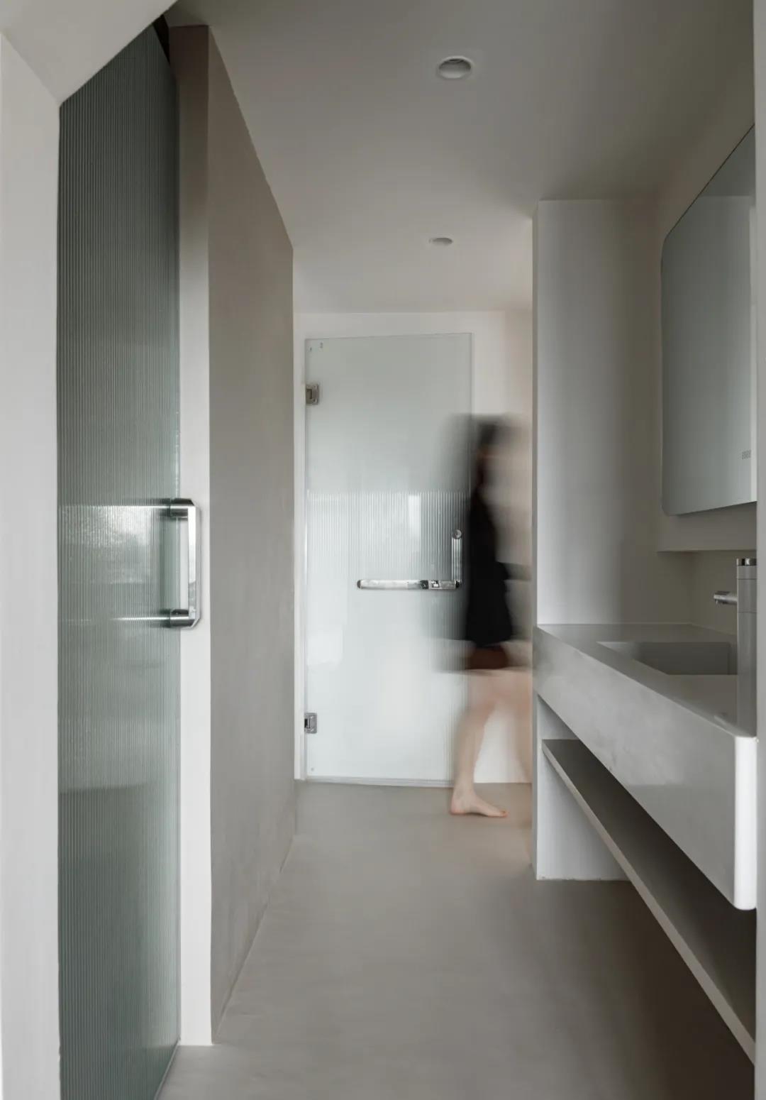 她家小復(fù)式把壁龕玩明白了，樓梯也能收納力滿分！	