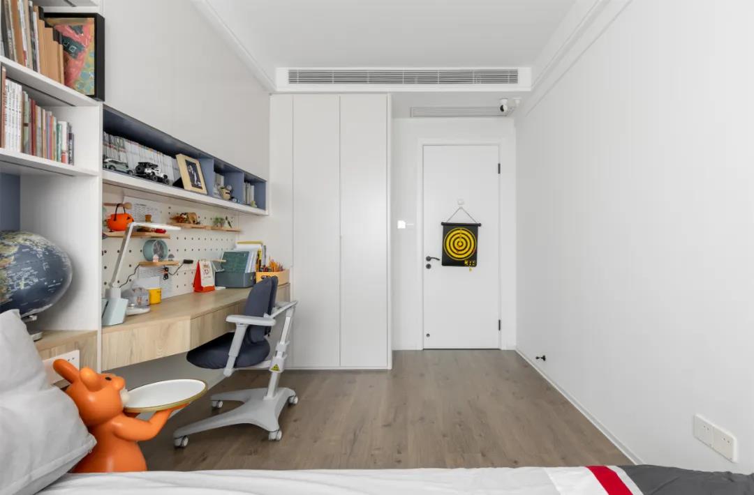 高級感大平層：飄窗別打通了！他家神奇改造多一室