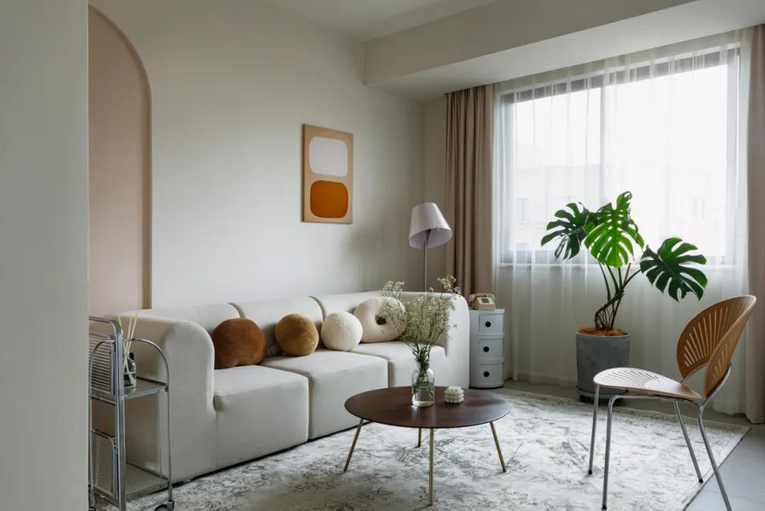 她家小復(fù)式把壁龕玩明白了，樓梯也能收納力滿分！	