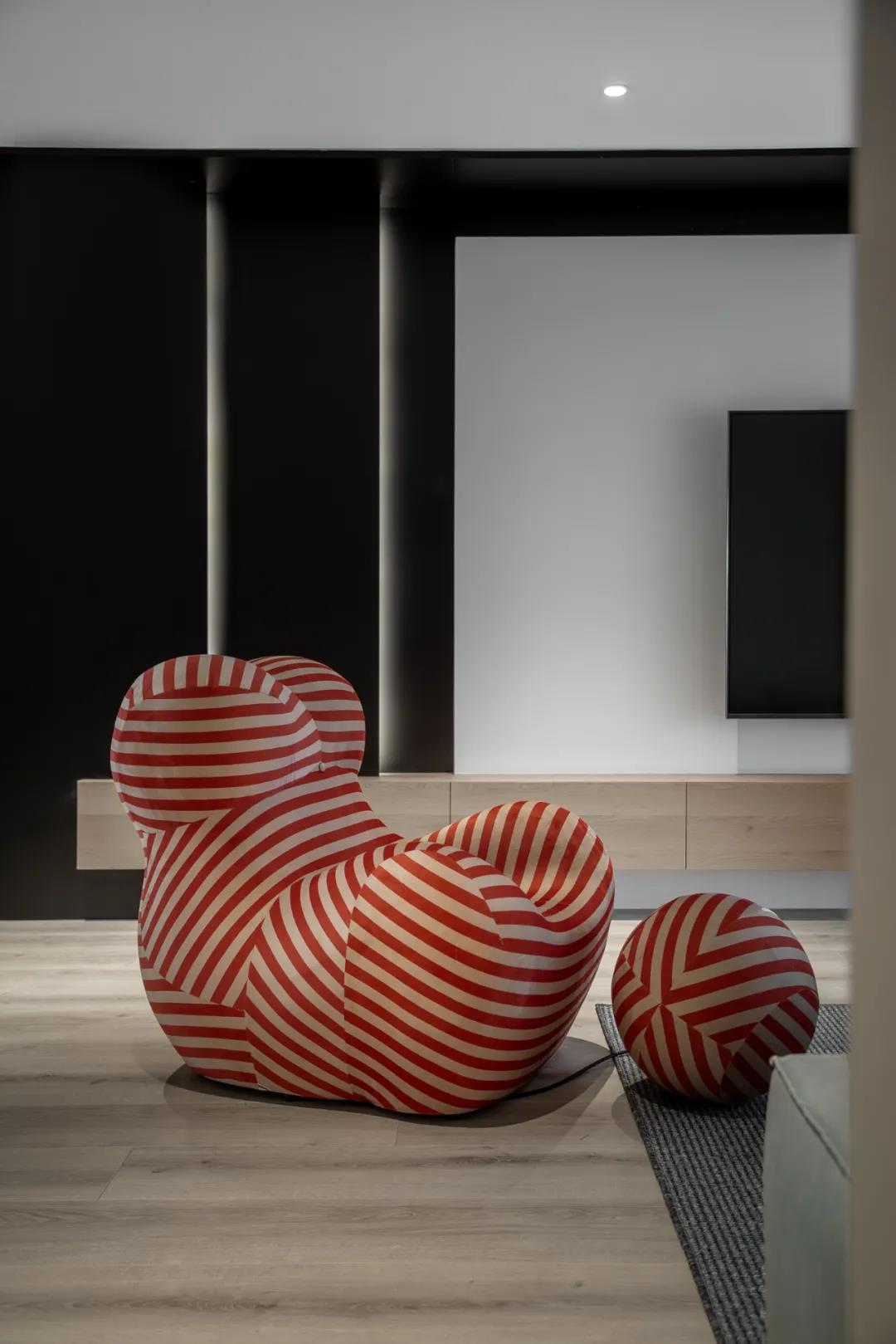 超強(qiáng)隱形收納+絕美落地窗景，這個(gè)搭配范本必看！	