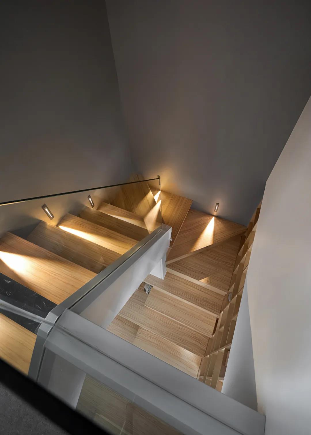 「學(xué)區(qū)房天花板」客廳是