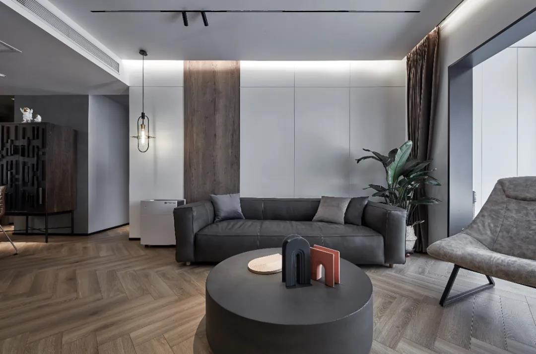 裝修也內卷？黑白+原木打造廣州120㎡電影里的高級感	
