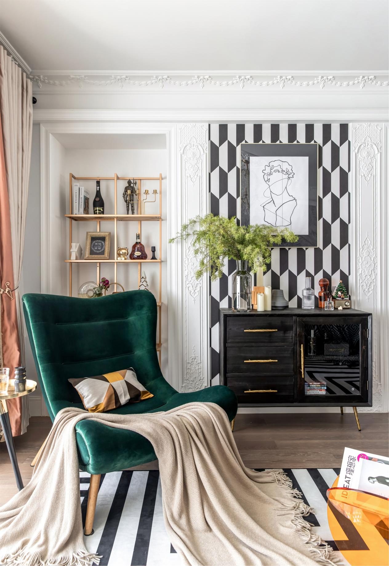 124㎡“色”的魅力，客廳墻變畫廊，留學夫妻的新婚房！	