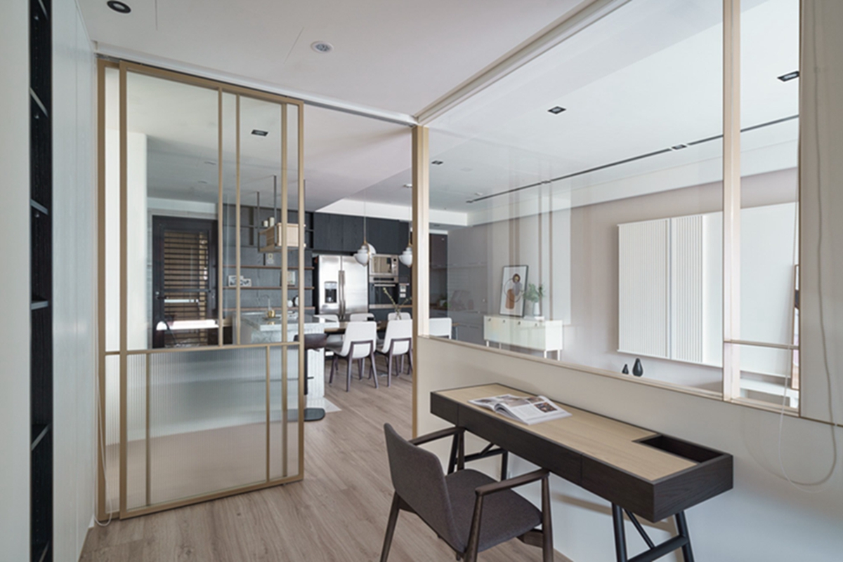 玻璃書房+豪華衣帽間，灑滿陽光的110㎡居家也像在度假