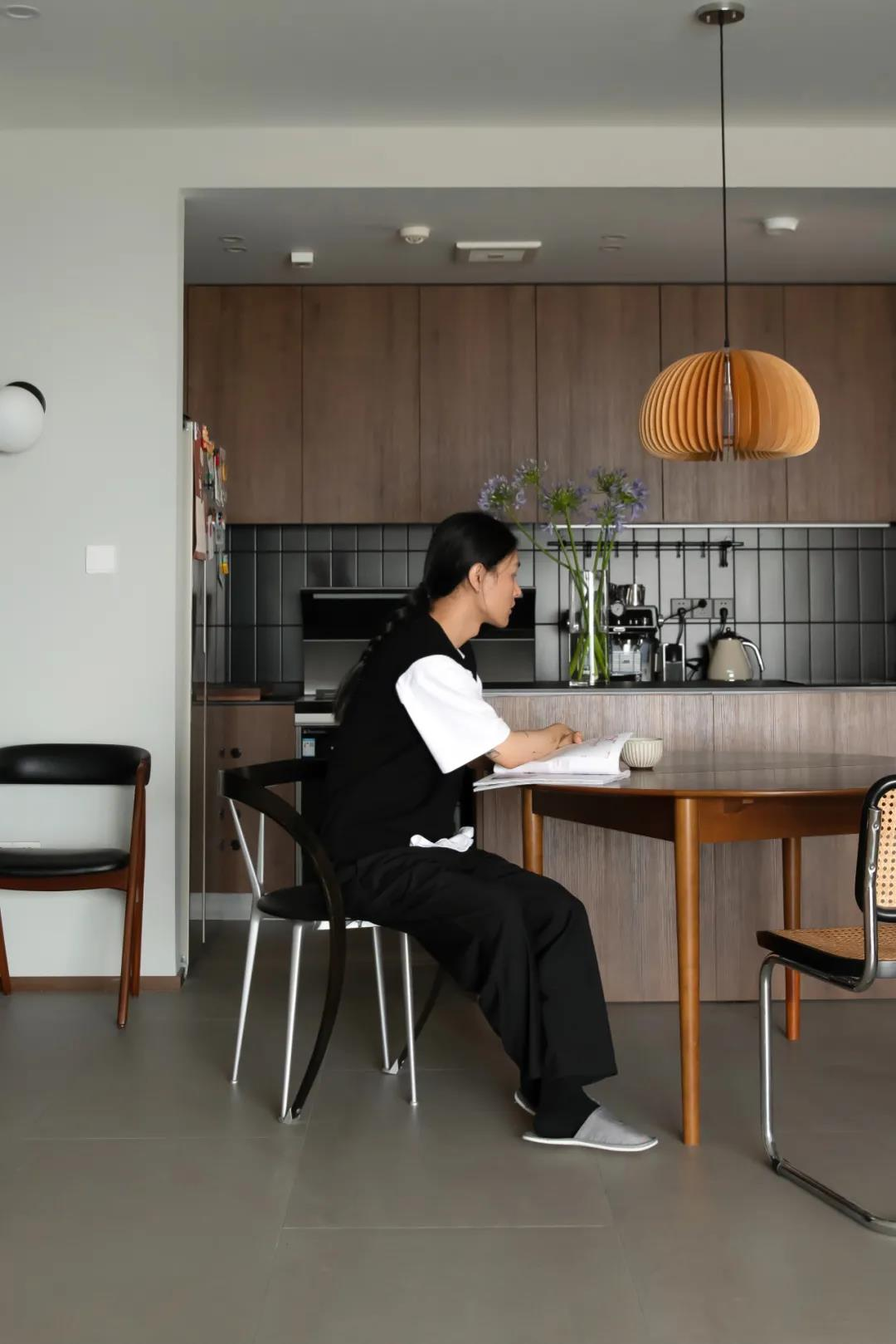 在鬧市中打造一處“靈魂靜地”，時尚海歸的110㎡獨居藝術