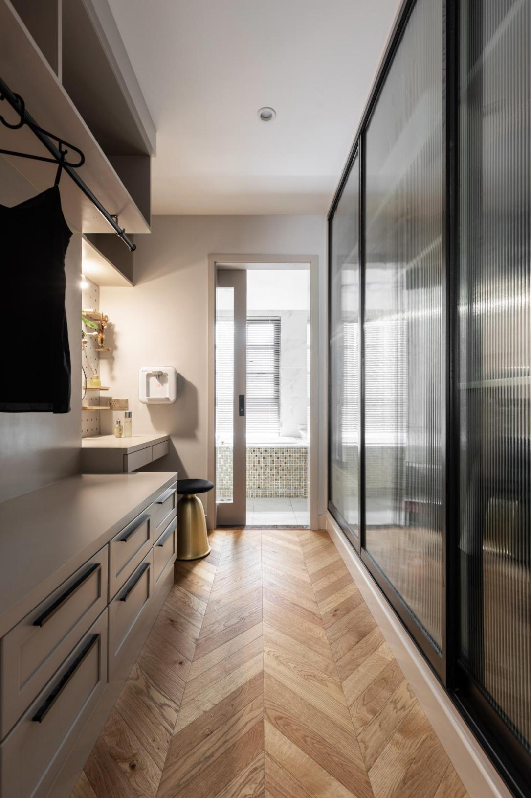 純白“裸裝”詮釋低調(diào)質(zhì)感，自然減壓重塑二孩之家