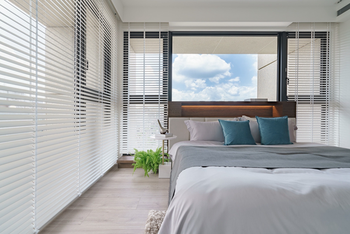 玻璃書房+豪華衣帽間，灑滿陽光的110㎡居家也像在度假