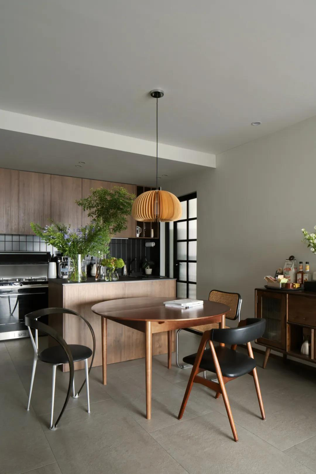 在鬧市中打造一處“靈魂靜地”，時尚海歸的110㎡獨居藝術