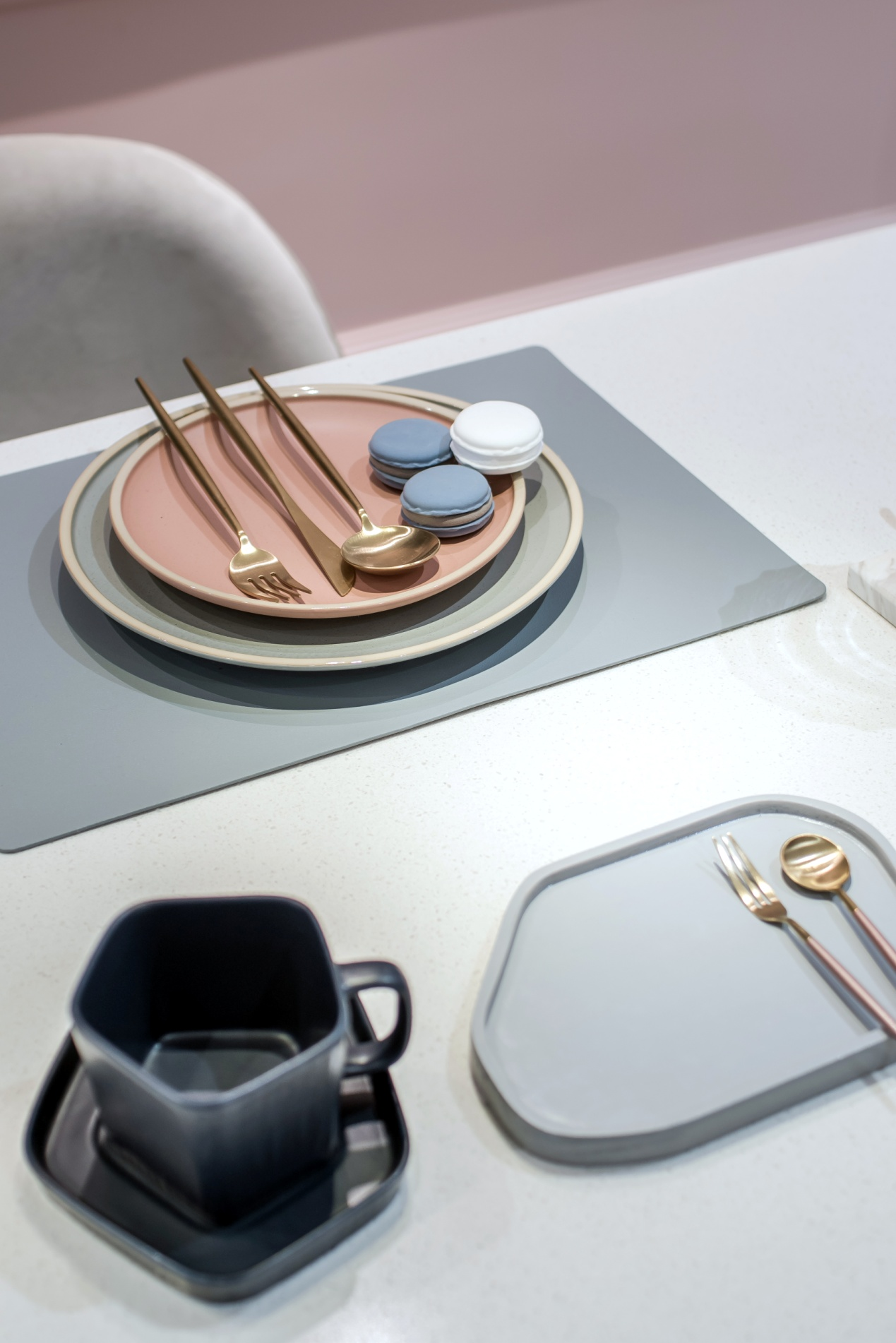 她家110㎡又藍又粉の野獸派設計，真是人間寶藏宅	