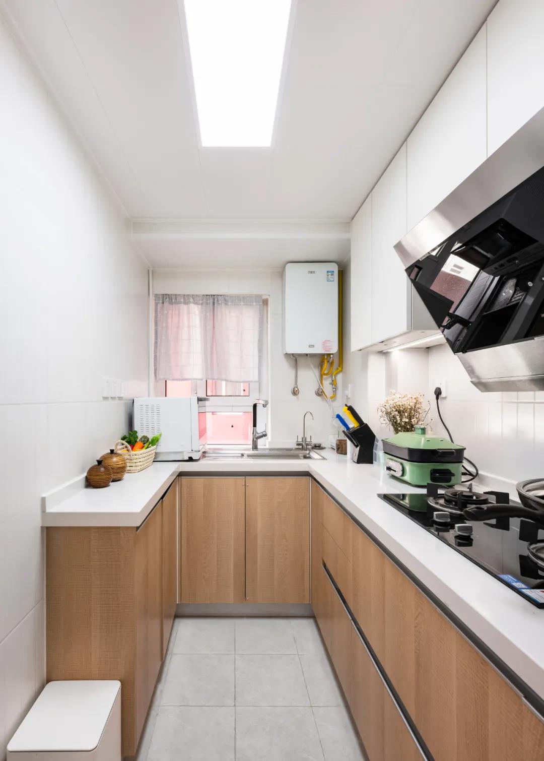 老房沒廳？80㎡三居變兩居，生活、會客、休閑面面俱到！