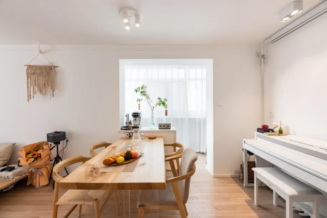 老房沒廳？80㎡三居變兩居，生活、會客、休閑面面俱到！