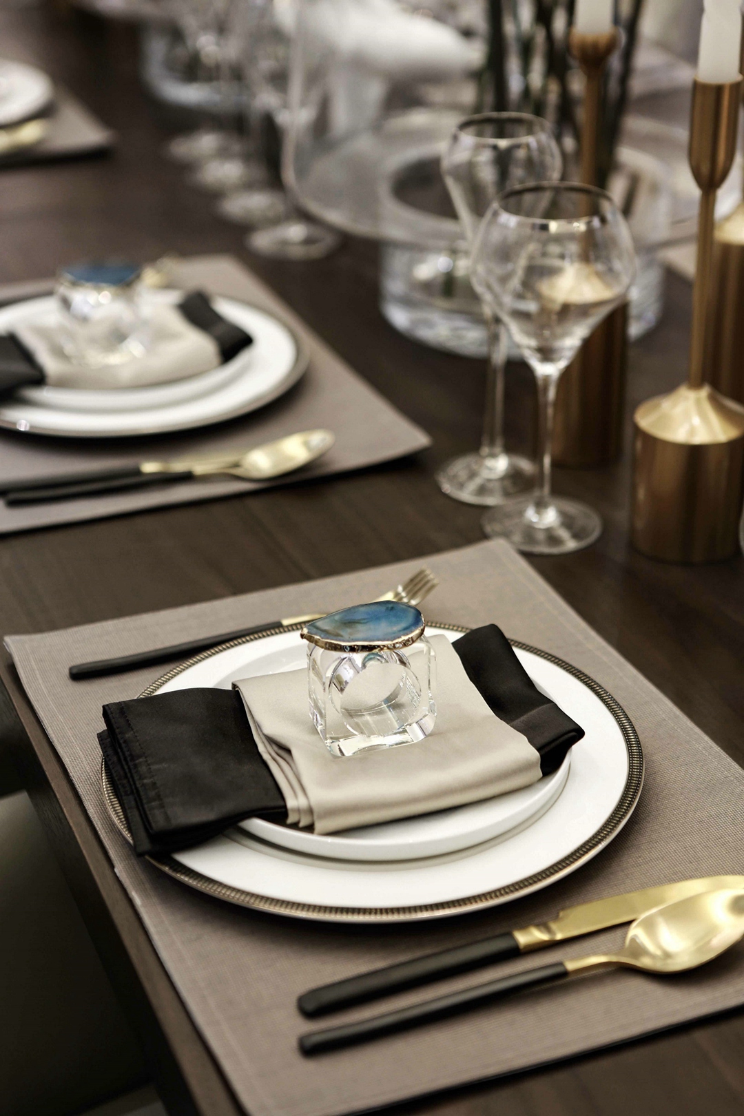 武漢145㎡超奢華「中式殿堂」，五口之家的精裝教科書(shū)！