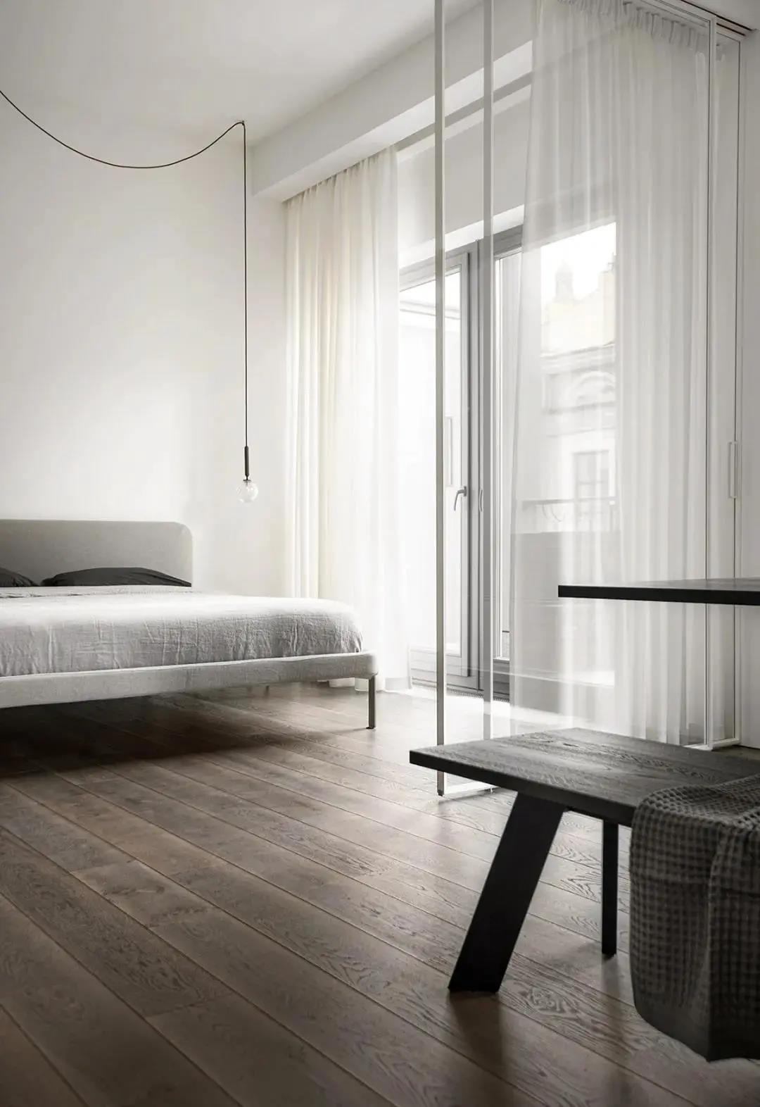 140㎡3居改2居，客廳去電視沙發(fā)，這屆年輕人真會(huì)玩！