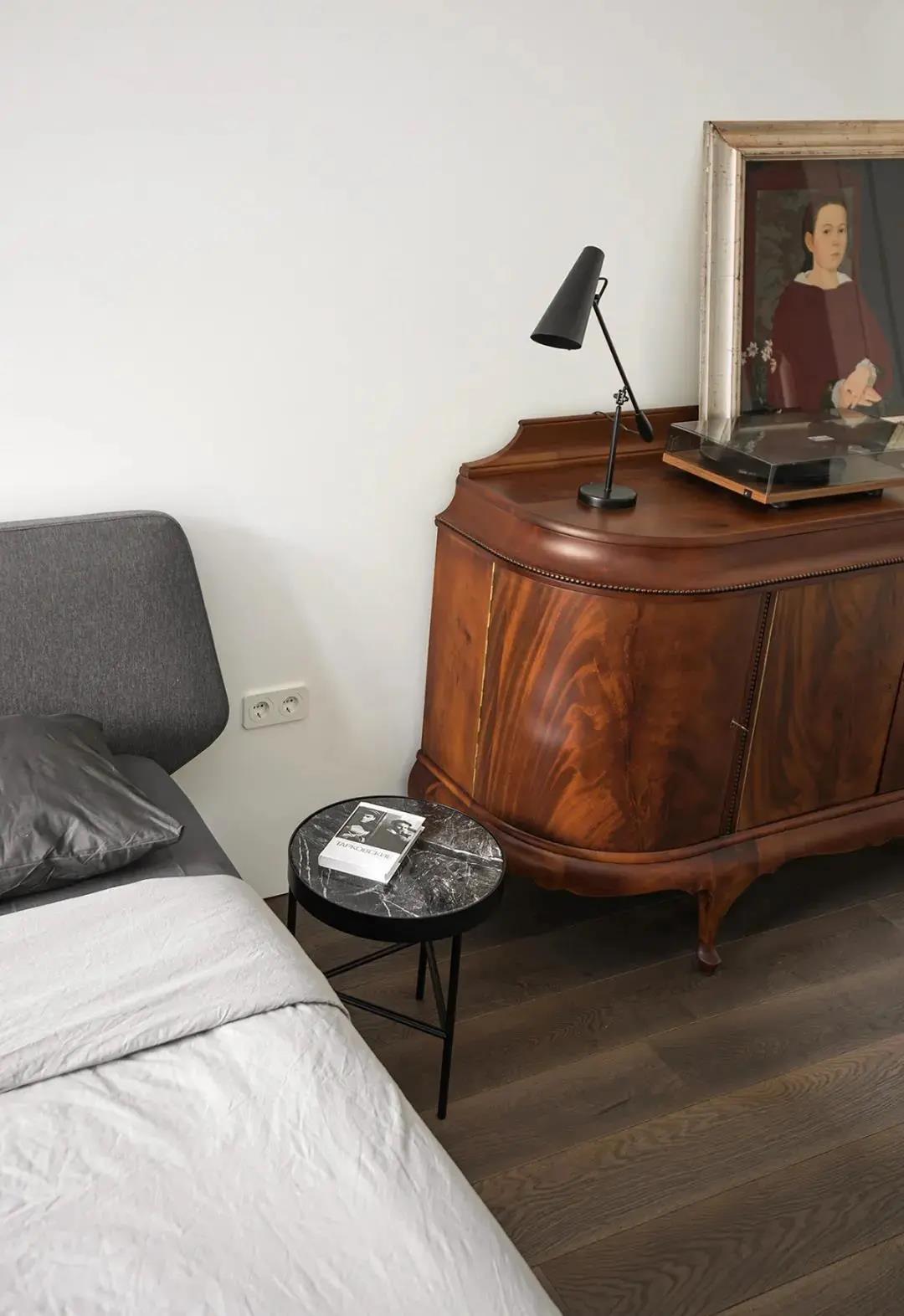 140㎡3居改2居，客廳去電視沙發(fā)，這屆年輕人真會(huì)玩！