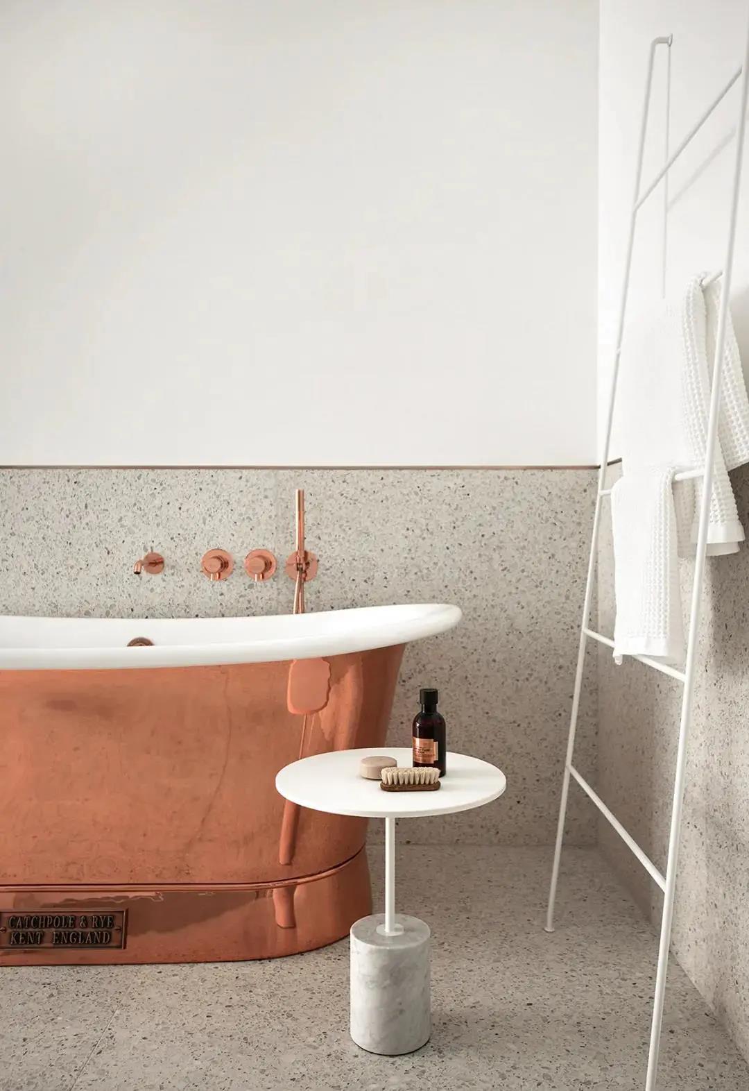 140㎡3居改2居，客廳去電視沙發(fā)，這屆年輕人真會(huì)玩！