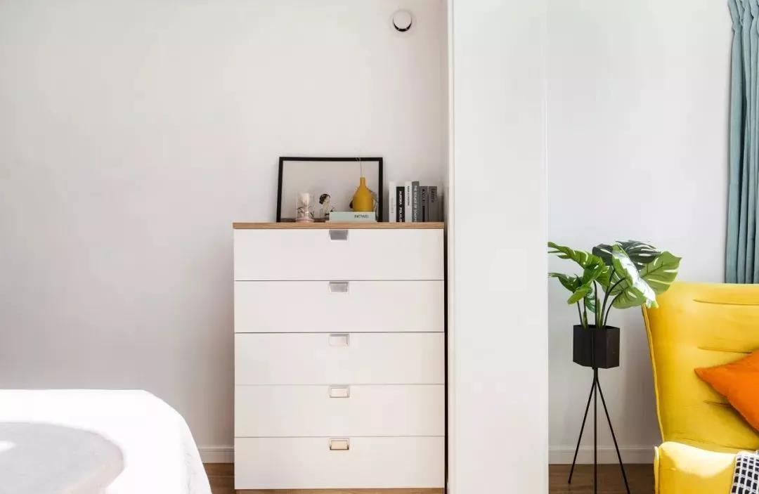 陽臺封進廚房，客廳多出一居，鄰居進門都傻眼了！