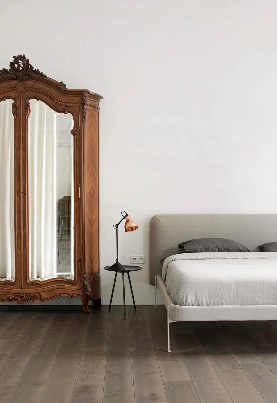 140㎡3居改2居，客廳去電視沙發(fā)，這屆年輕人真會(huì)玩！