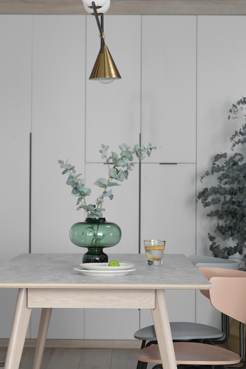 客廳變成“朋友圈”，取消電視后，我的婚房寬敞了一倍！