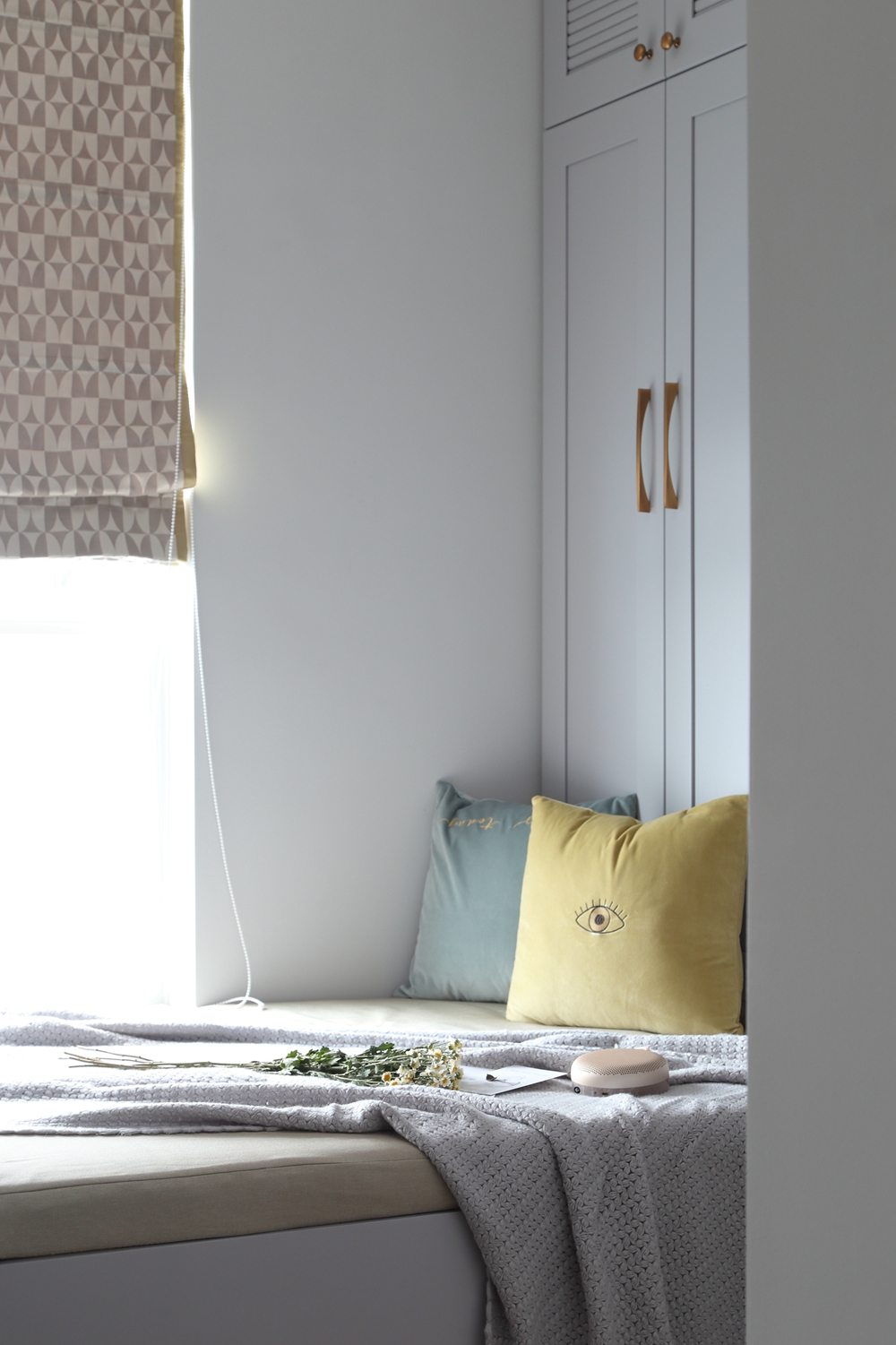 客廳變成“朋友圈”，取消電視后，我的婚房寬敞了一倍！