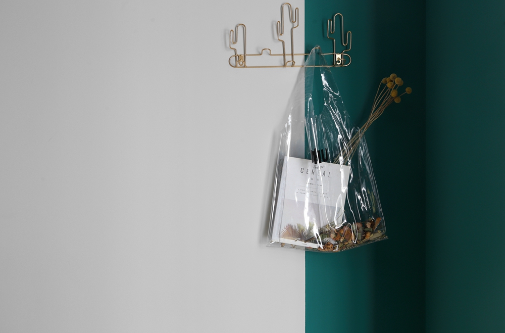 客廳變成“朋友圈”，取消電視后，我的婚房寬敞了一倍！