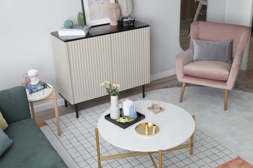 客廳變成“朋友圈”，取消電視后，我的婚房寬敞了一倍！