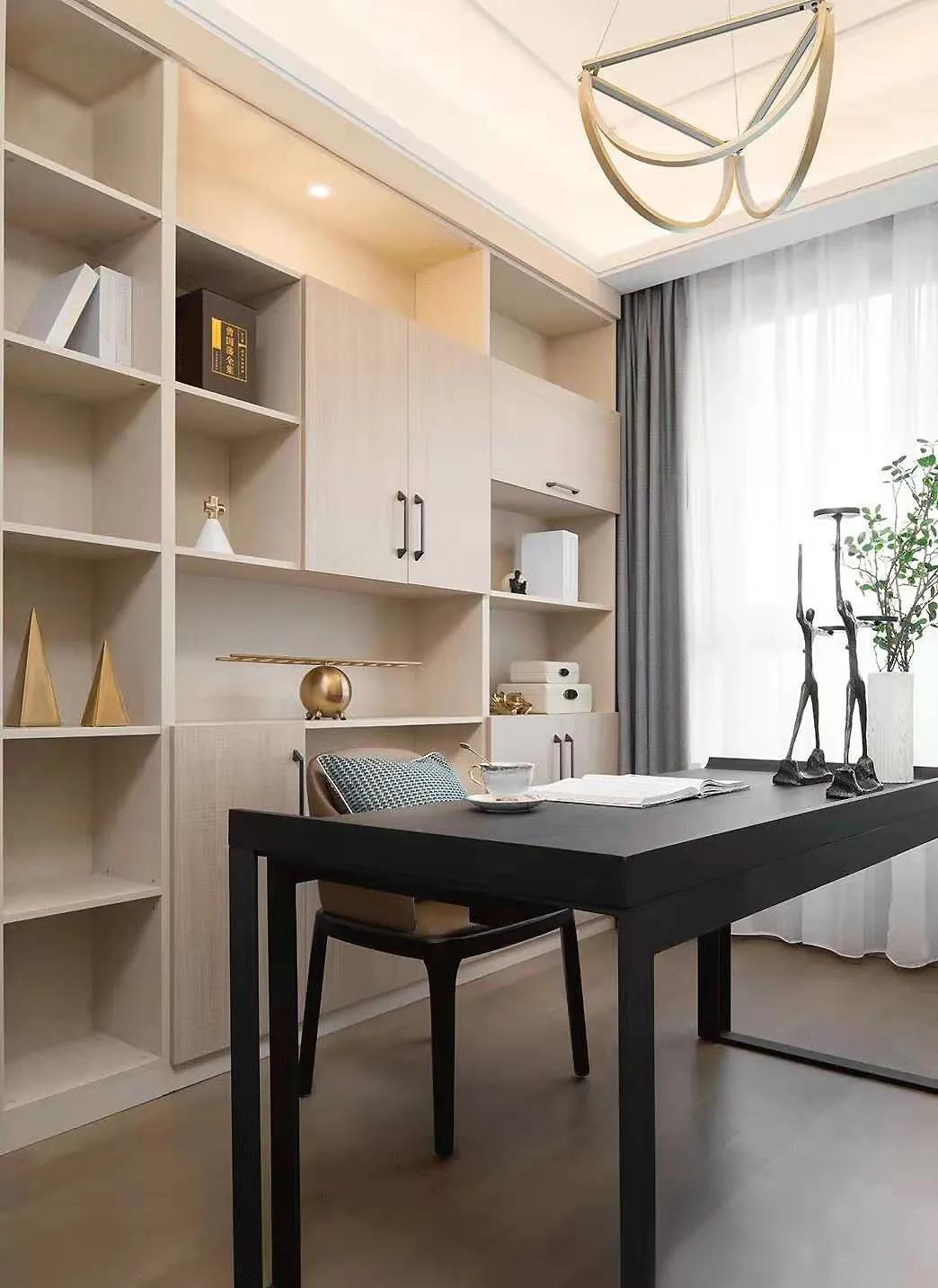 140㎡輕奢三居巧妙偷空間，做出獨(dú)立書房和浴缸，舒適極了