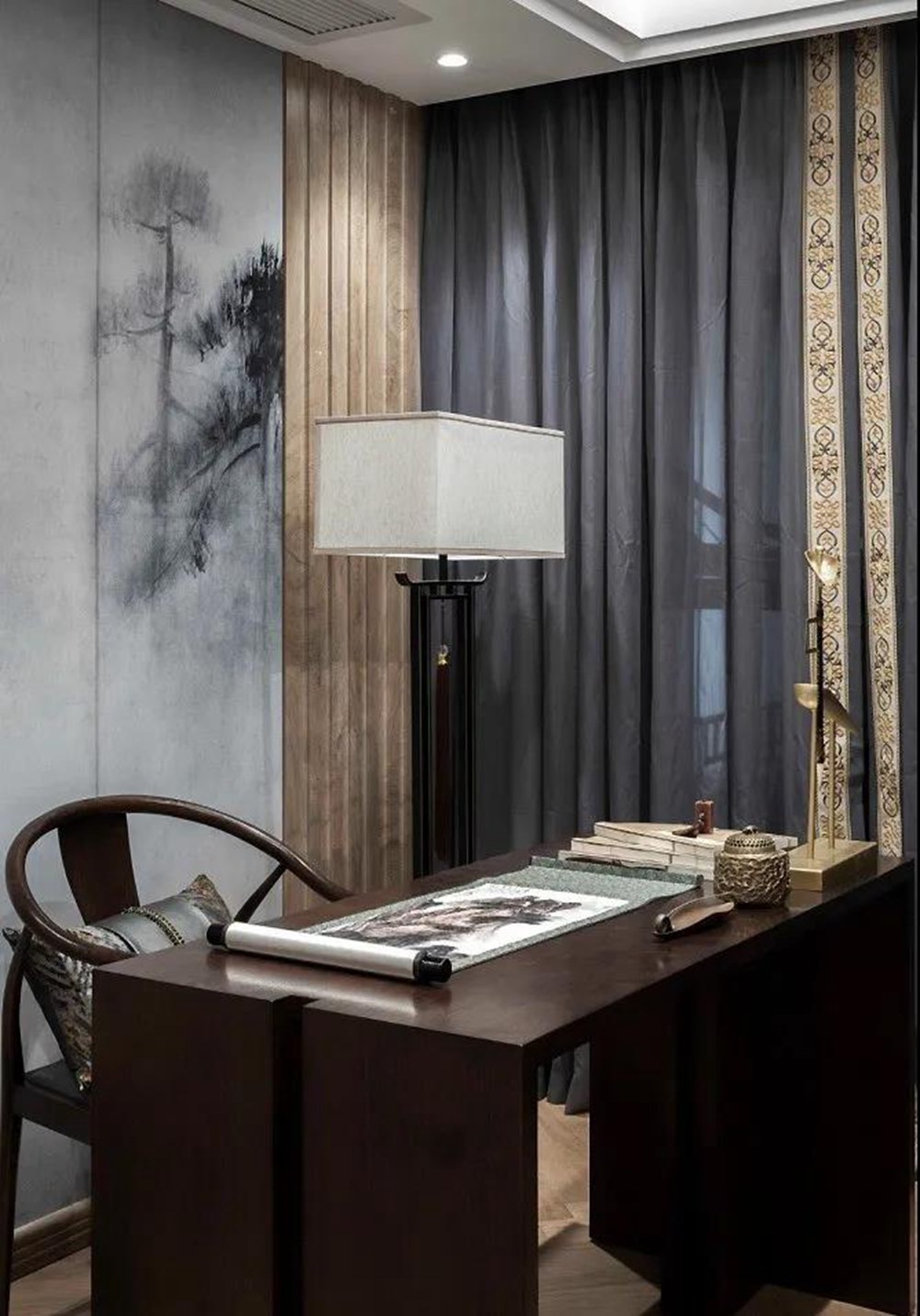 “國風(fēng)總裁”的新家，142㎡新中式三居做出獨立衣帽間，超有味