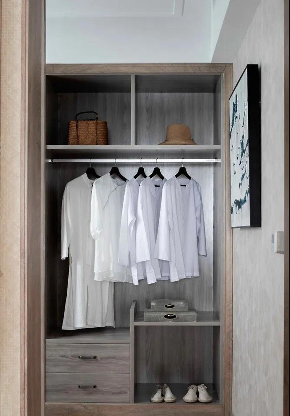 “國風(fēng)總裁”的新家，142㎡新中式三居做出獨立衣帽間，超有味