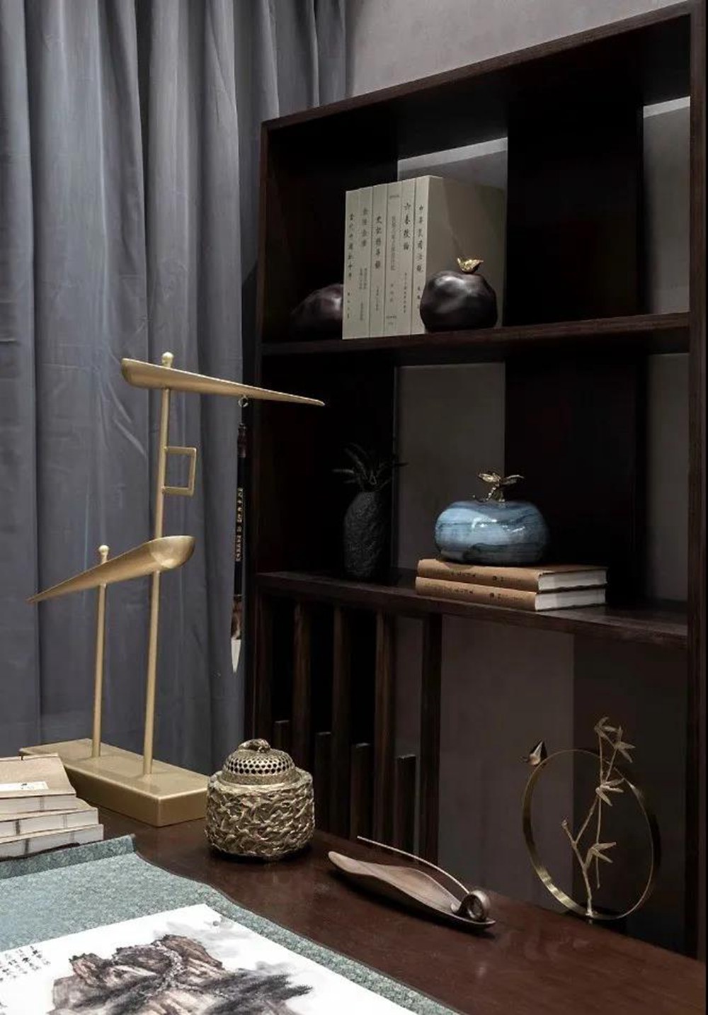 “國風(fēng)總裁”的新家，142㎡新中式三居做出獨立衣帽間，超有味